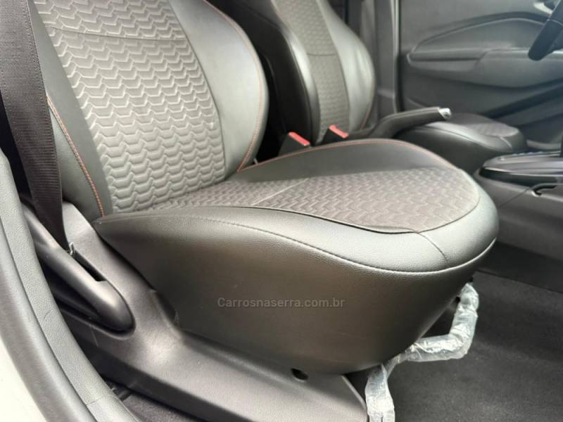 CHEVROLET - ONIX - 2017/2018 - Prata - R$ 65.900,00