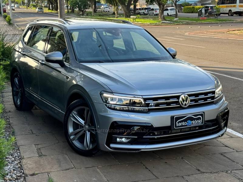 VOLKSWAGEN - TIGUAN - 2018/2019 - Prata - R$ 169.900,00