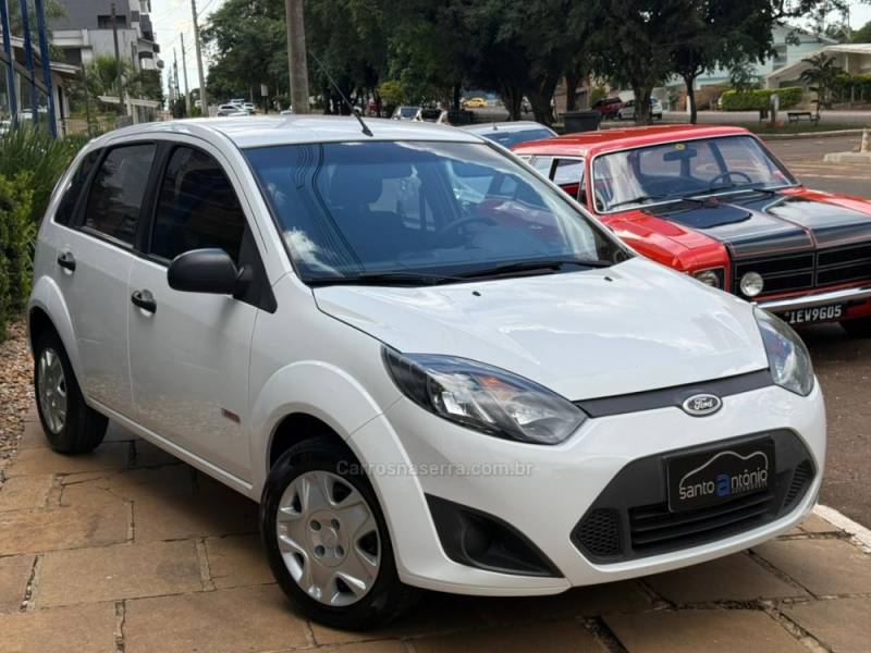 FORD - FIESTA - 2011/2012 - Branca - R$ 31.900,00