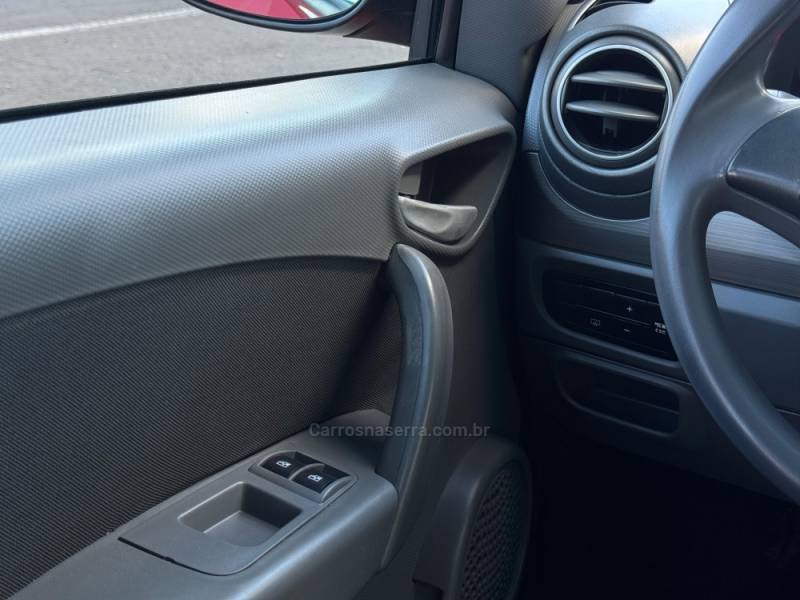 FIAT - PALIO - 2015/2016 - Vermelha - R$ 41.900,00