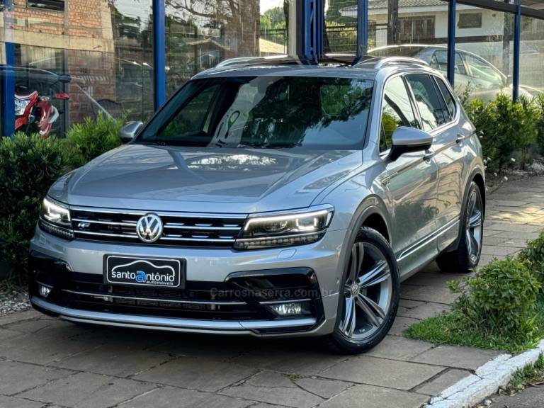 VOLKSWAGEN - TIGUAN - 2018/2019 - Prata - R$ 169.900,00