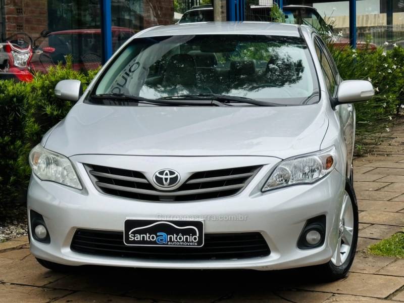 TOYOTA - COROLLA - 2011/2012 - Prata - R$ 64.900,00