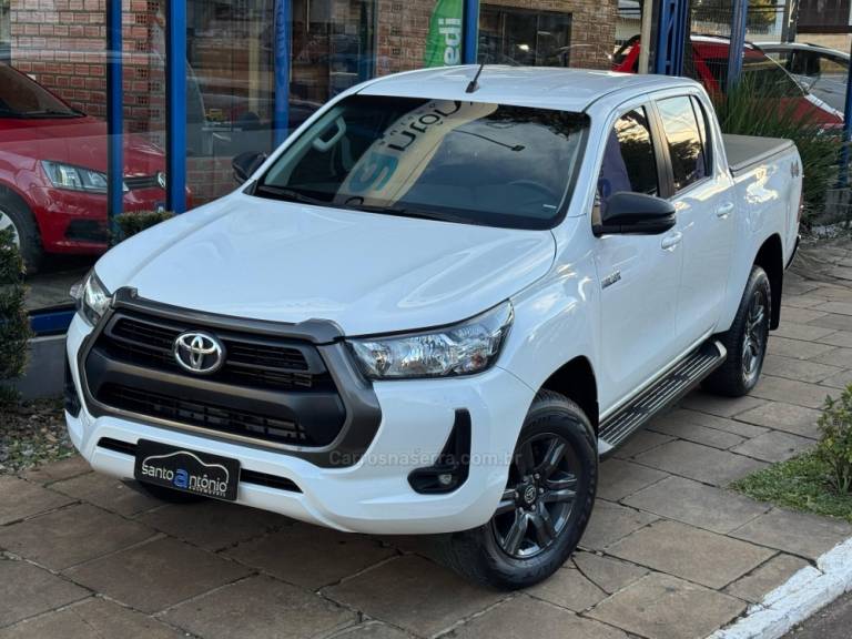 TOYOTA - HILUX - 2023/2024 - Branca - R$ 219.900,00
