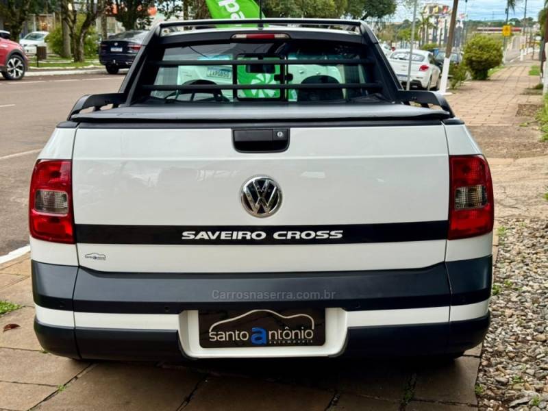 VOLKSWAGEN - SAVEIRO - 2013/2014 - Branca - R$ 64.900,00