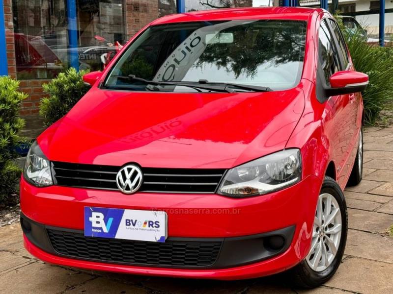 VOLKSWAGEN - FOX - 2013/2014 - Vermelha - R$ 43.900,00