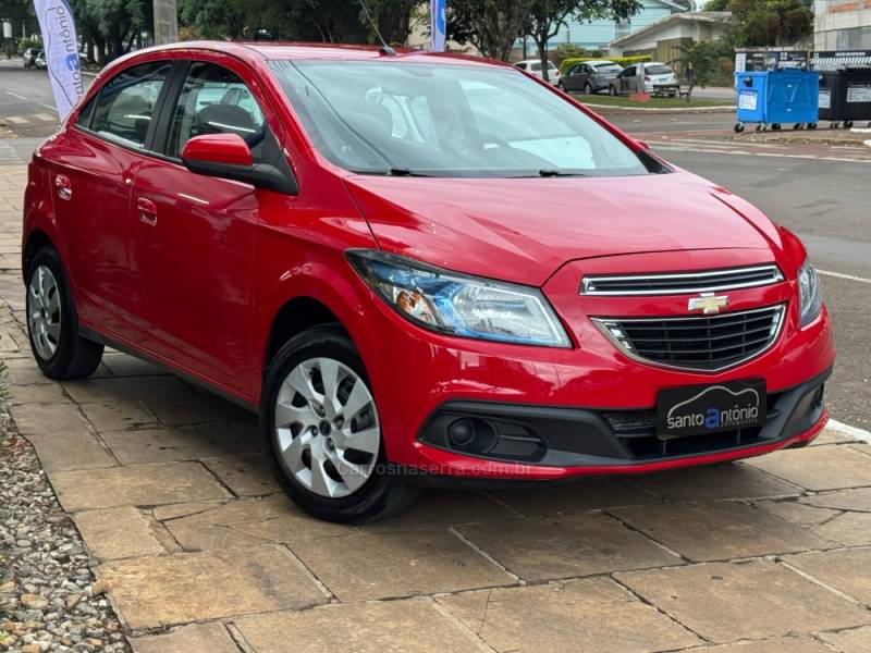CHEVROLET - ONIX - 2014/2014 - Vermelha - R$ 46.990,00