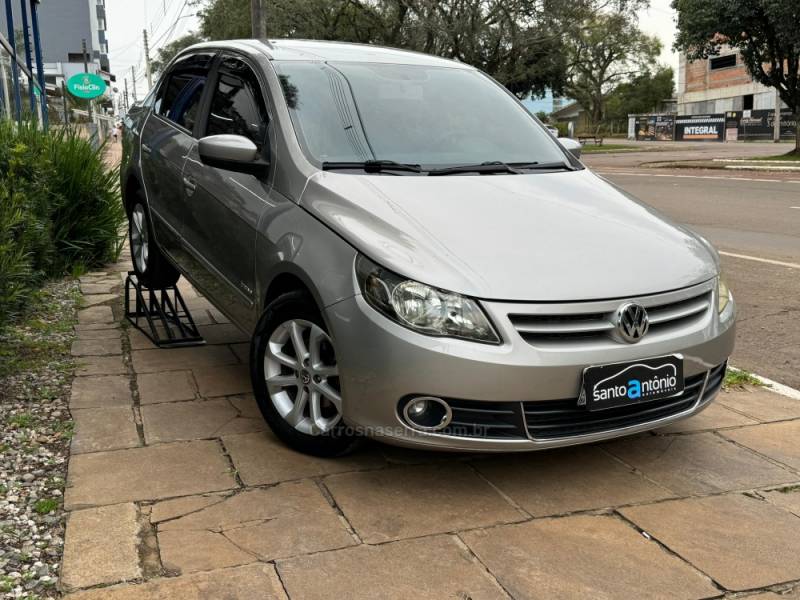 VOLKSWAGEN - VOYAGE - 2012/2013 - Dourada - R$ 39.900,00