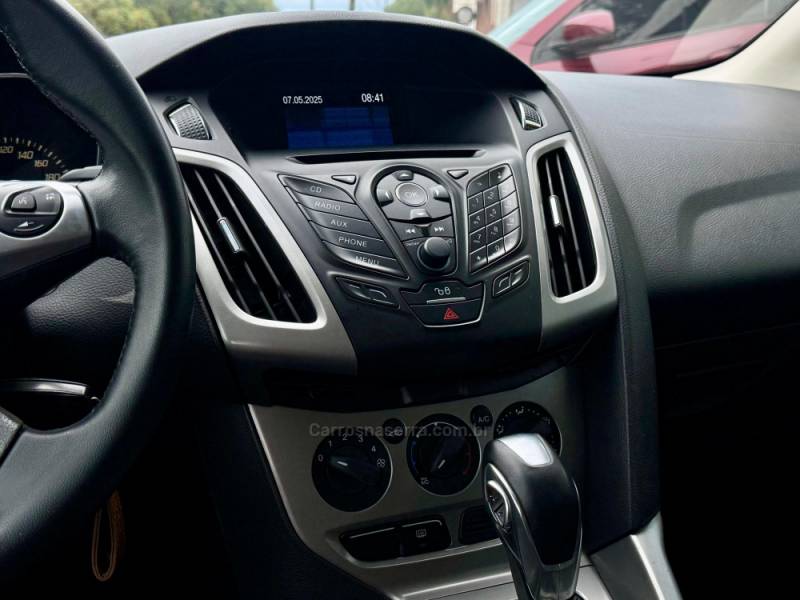 FORD - FOCUS - 2014/2015 - Branca - R$ 54.900,00