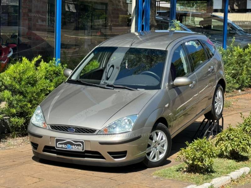 FORD - FOCUS - 2009/2009 - Prata - R$ 31.900,00