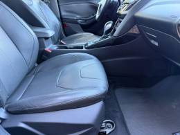 FORD - FOCUS - 2015/2016 - Preta - R$ 64.900,00
