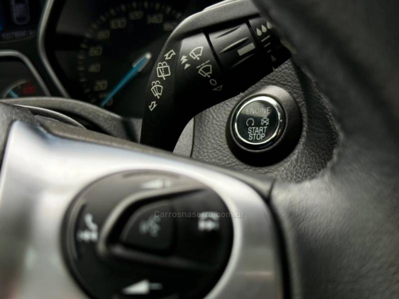 FORD - FOCUS - 2015/2015 - Preta - R$ 55.900,00