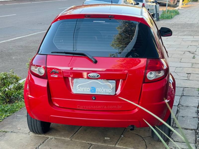 FORD - KA - 2010/2011 - Vermelha - R$ 27.900,00