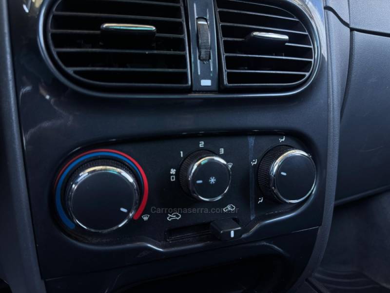 FIAT - STRADA - 2015/2016 - Vermelha - R$ 59.900,00