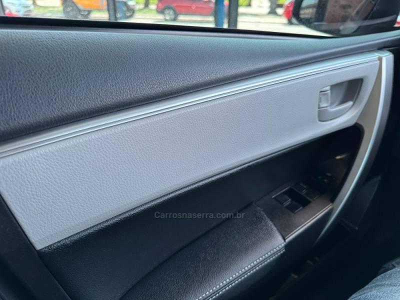 TOYOTA - COROLLA - 2015/2016 - Prata - R$ 79.900,00