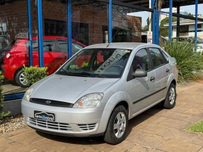 FORD - FIESTA - 2006/2007 - Prata - R$ 24.900,00