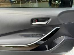 TOYOTA - COROLLA - 2022/2023 - Branca - R$ 132.900,00