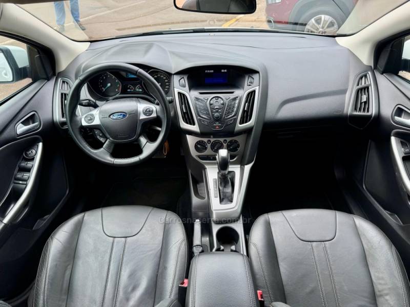 FORD - FOCUS - 2014/2015 - Branca - R$ 54.900,00