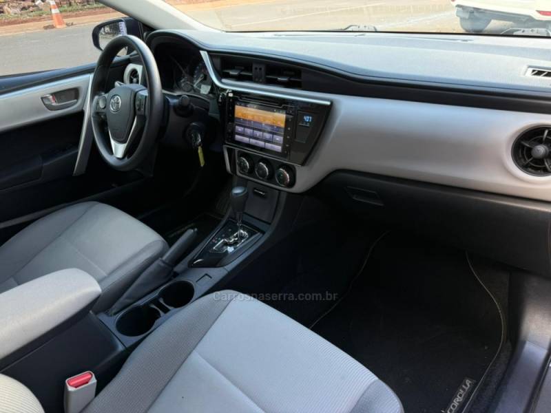 TOYOTA - COROLLA - 2017/2018 - Preta - R$ 89.900,00