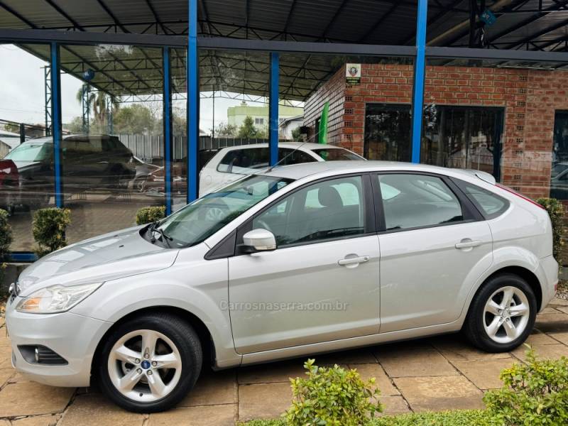 FORD - FOCUS - 2011/2012 - Prata - R$ 41.900,00