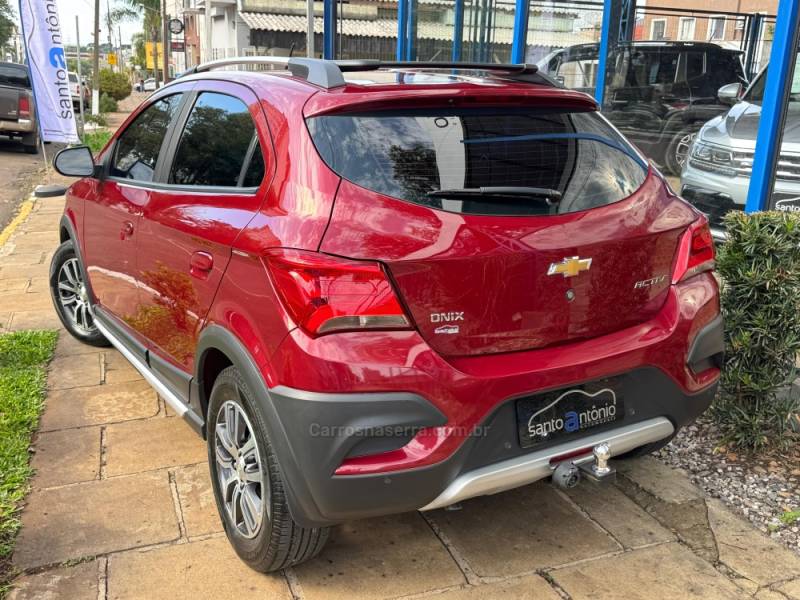 CHEVROLET - ONIX - 2018/2018 - Vermelha - R$ 67.900,00