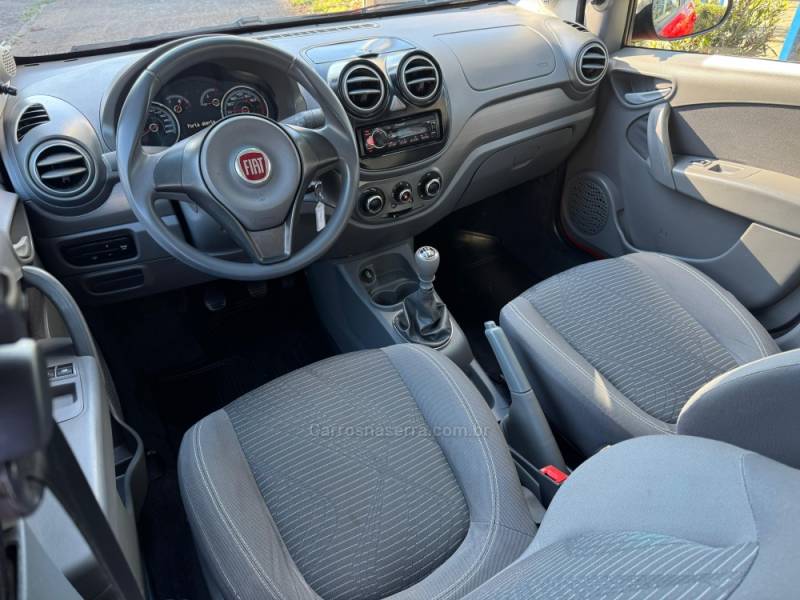 FIAT - PALIO - 2015/2016 - Vermelha - R$ 41.900,00