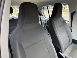 VOLKSWAGEN - UP - 2017/2018 - Branca - R$ 46.900,00