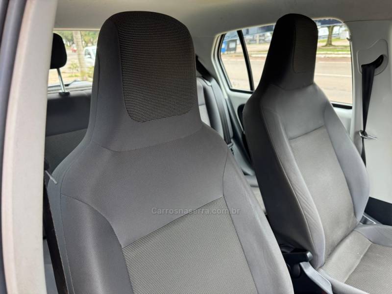 VOLKSWAGEN - UP - 2017/2018 - Branca - R$ 46.900,00