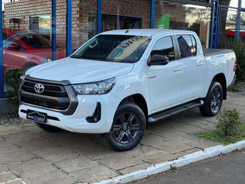 TOYOTA - HILUX - 2023/2024 - Branca - R$ 219.900,00