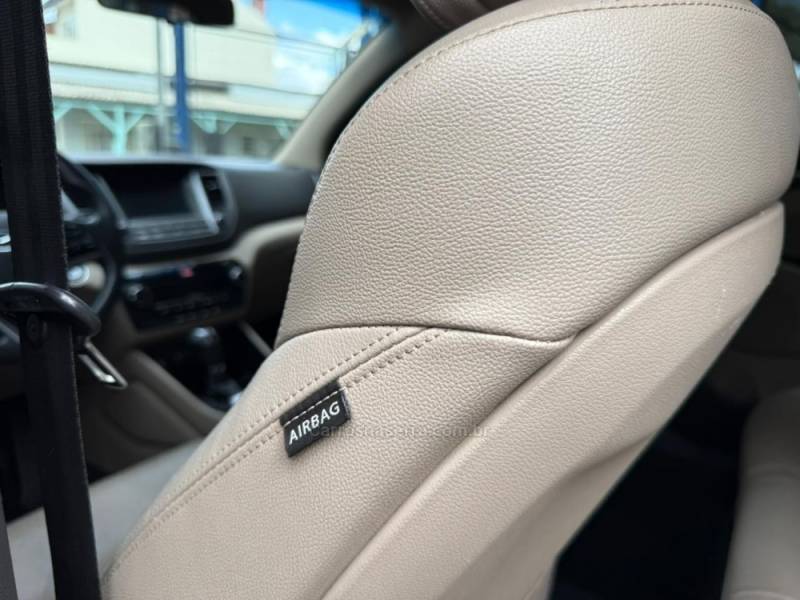 HYUNDAI - TUCSON - 2016/2017 - Preta - R$ 79.900,00