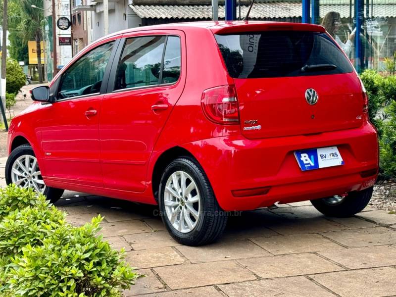 VOLKSWAGEN - FOX - 2013/2014 - Vermelha - R$ 44.900,00