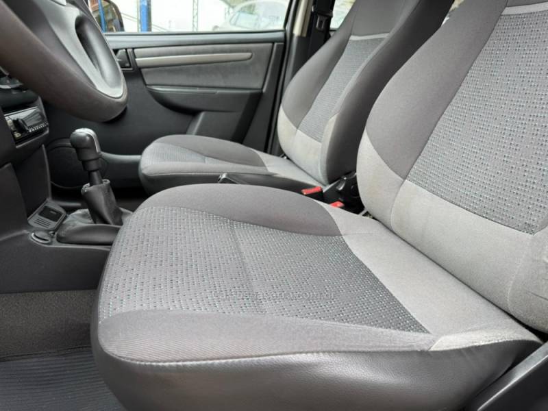 CHEVROLET - CELTA - 2013/2014 - Preta - R$ 34.900,00