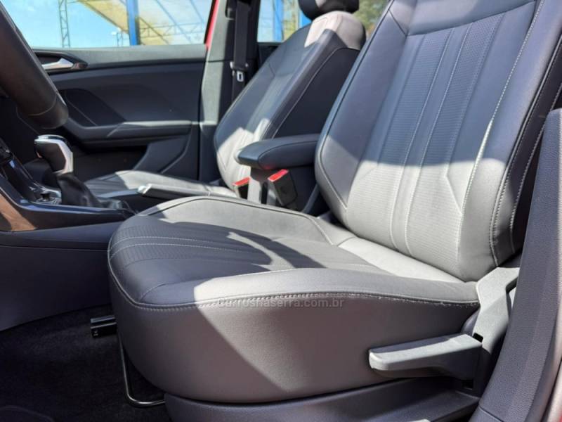 VOLKSWAGEN - T-CROSS - 2024/2025 - Vermelha - R$ 155.900,00