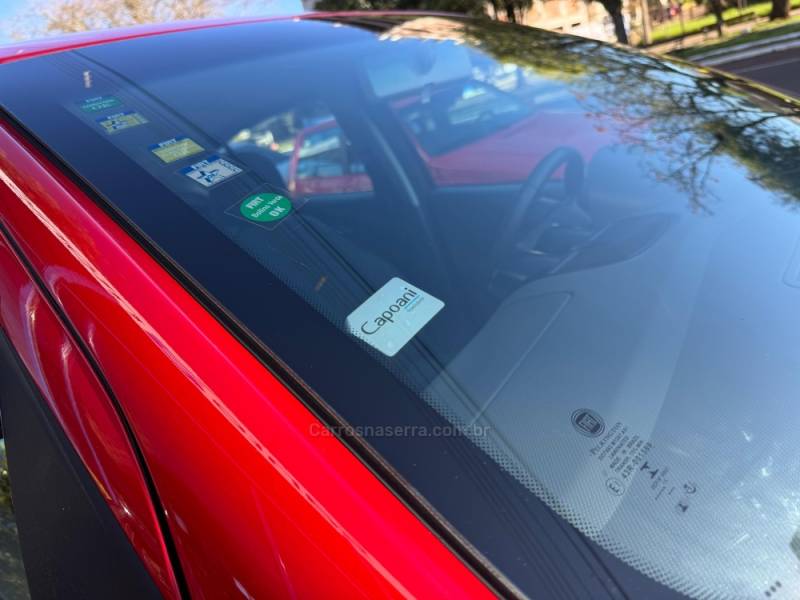 FIAT - PALIO - 2015/2016 - Vermelha - R$ 41.900,00