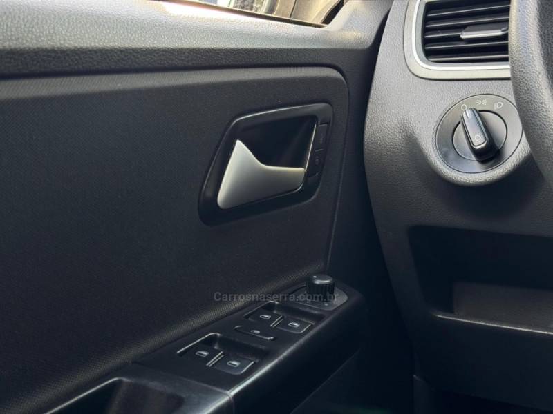 VOLKSWAGEN - FOX - 2015/2016 - Azul - R$ 51.900,00
