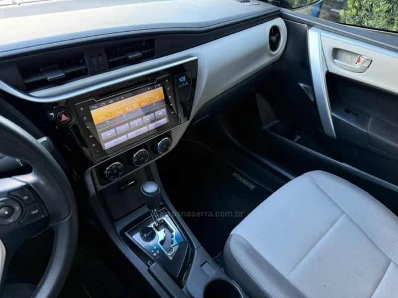 TOYOTA - COROLLA - 2017/2018 - Preta - R$ 89.900,00