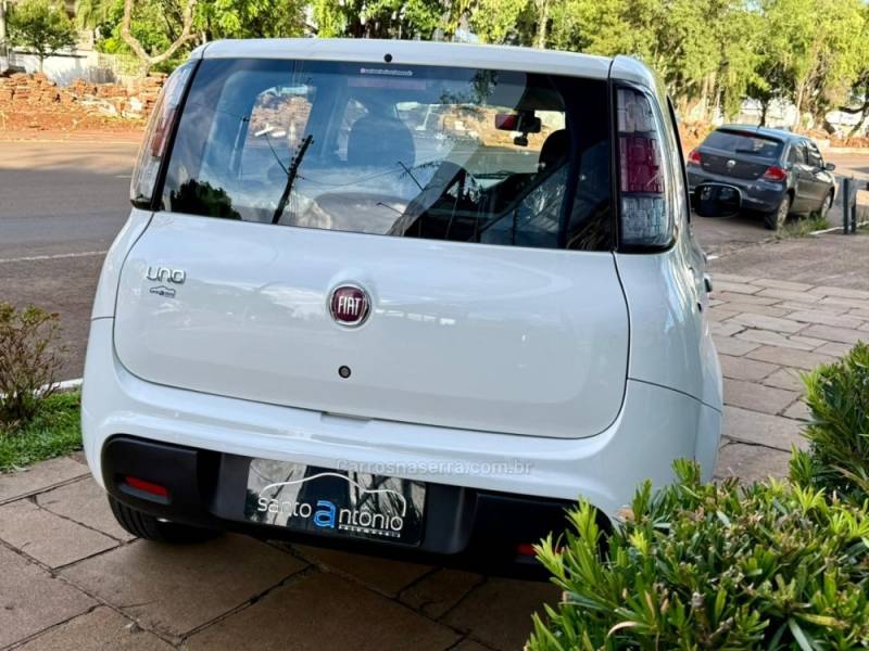 FIAT - UNO - 2021/2021 - Branca - R$ 46.900,00