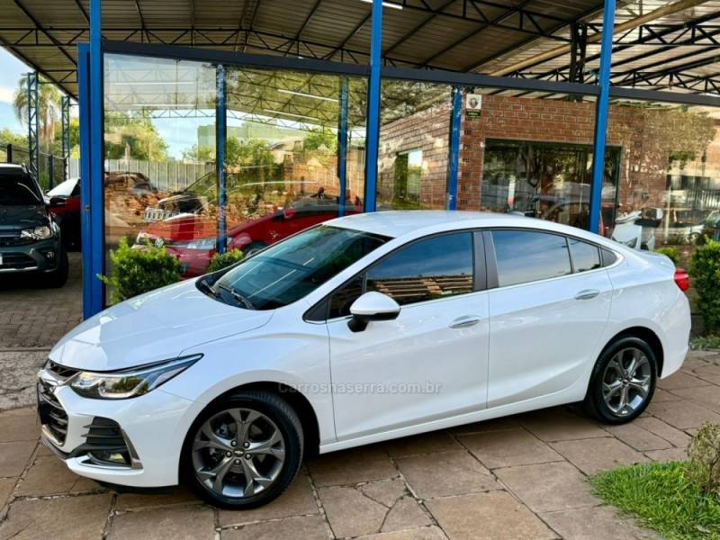 CHEVROLET - CRUZE - 2022/2023 - Branca - R$ 114.900,00
