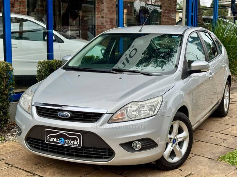 FORD - FOCUS - 2011/2012 - Prata - R$ 41.900,00