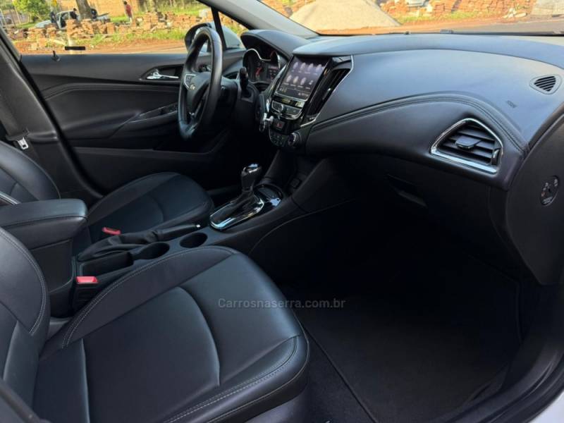 CHEVROLET - CRUZE - 2022/2023 - Branca - R$ 114.900,00
