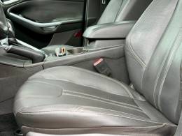 FORD - FOCUS - 2015/2015 - Preta - R$ 55.900,00