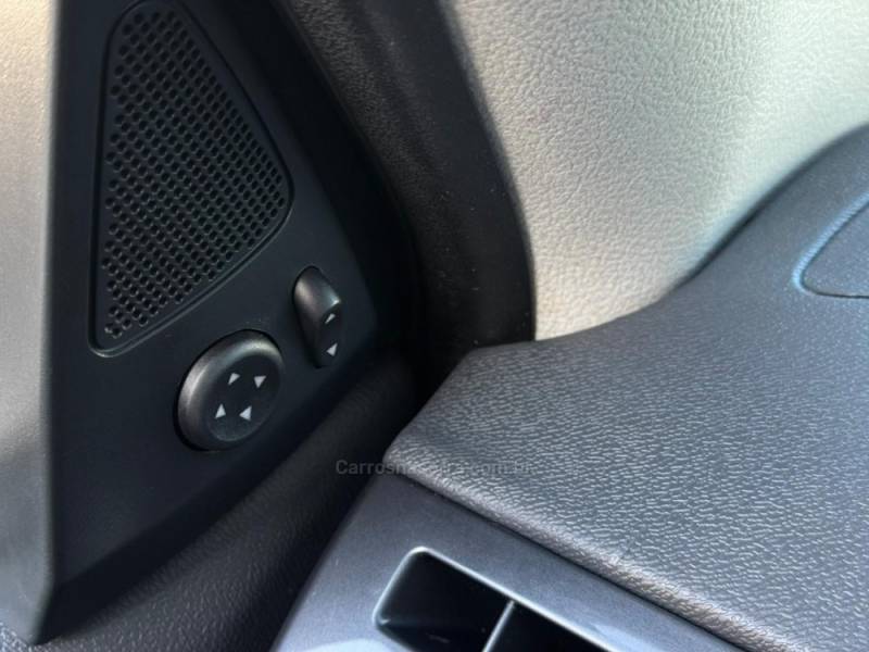 FIAT - STRADA - 2015/2016 - Branca - R$ 66.900,00