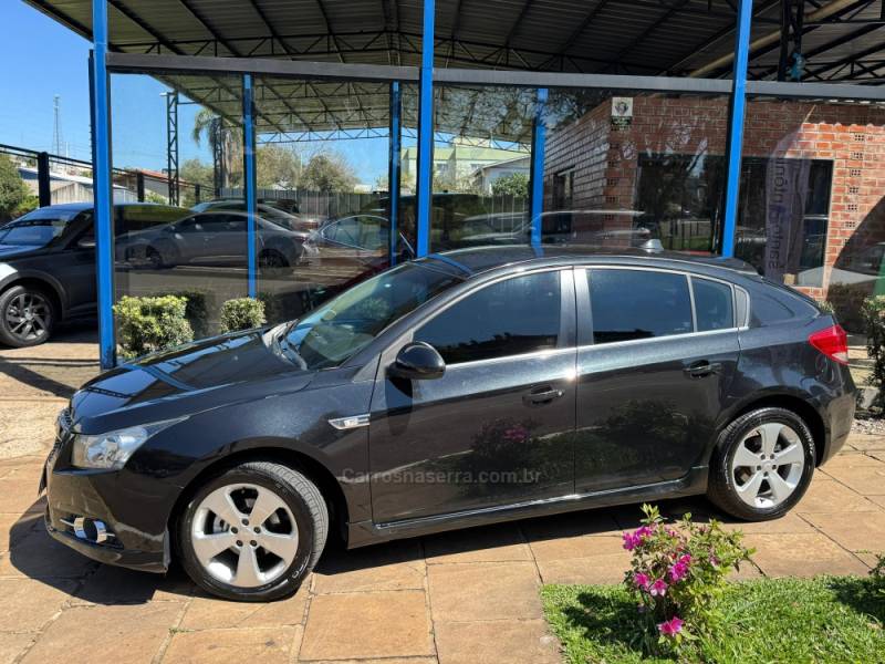 CHEVROLET - CRUZE - 2013/2014 - Preta - R$ 61.900,00