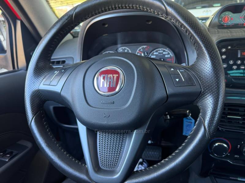 FIAT - STRADA - 2015/2016 - Vermelha - R$ 59.900,00