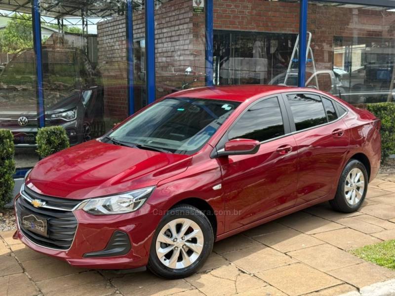 CHEVROLET - ONIX - 2022/2023 - Vermelha - R$ 73.900,00
