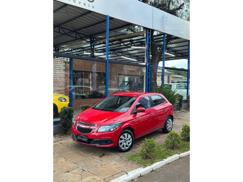 CHEVROLET - ONIX - 2014/2014 - Vermelha - R$ 46.990,00
