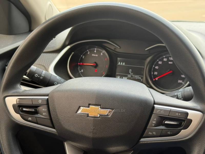 CHEVROLET - ONIX - 2022/2023 - Vermelha - R$ 73.900,00