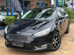 FORD - FOCUS - 2015/2016 - Preta - R$ 64.900,00