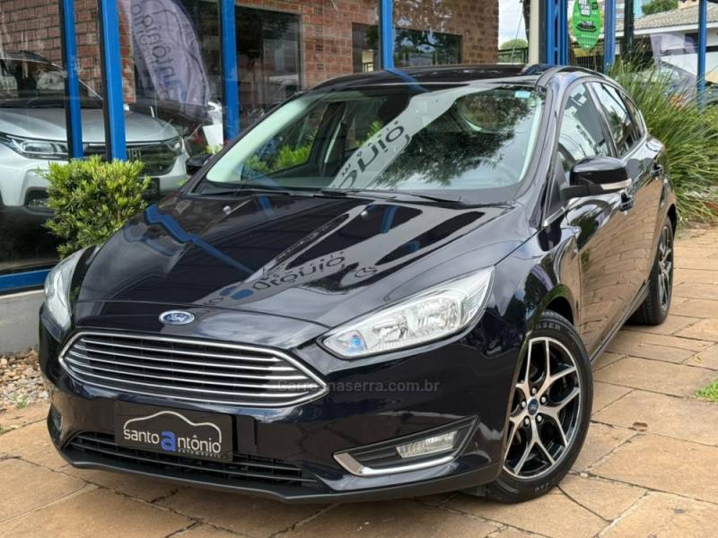 FORD - FOCUS - 2015/2016 - Preta - R$ 64.900,00