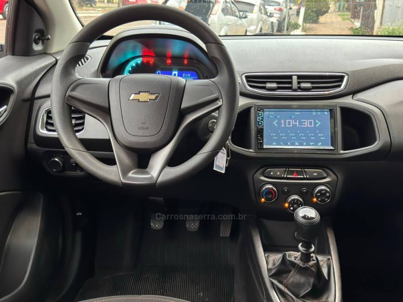 CHEVROLET - ONIX - 2014/2014 - Vermelha - R$ 46.990,00