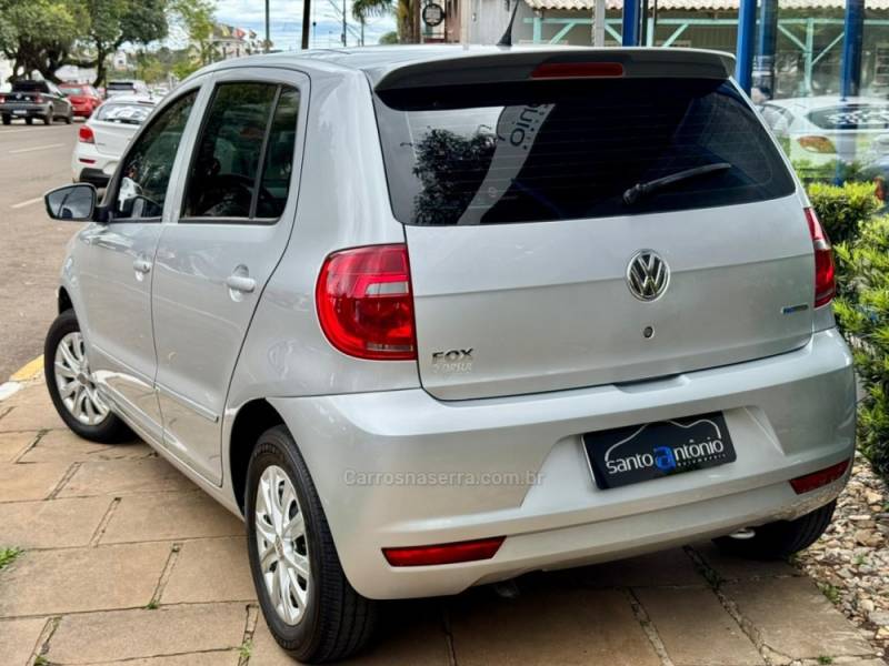 VOLKSWAGEN - FOX - 2013/2014 - Prata - R$ 42.900,00